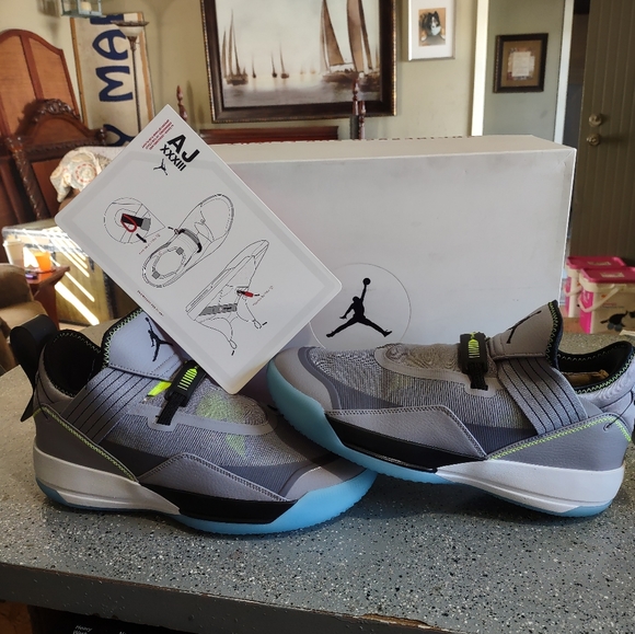 2019 Michael Jordan's 33SE SE color cement gray $175 OBO - Picture 2 of 12